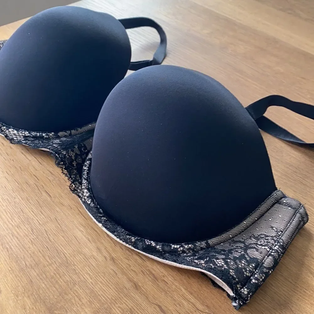 Torrid lace Balconette Lined Underwired Strapless Option Bra Black 46D‎
